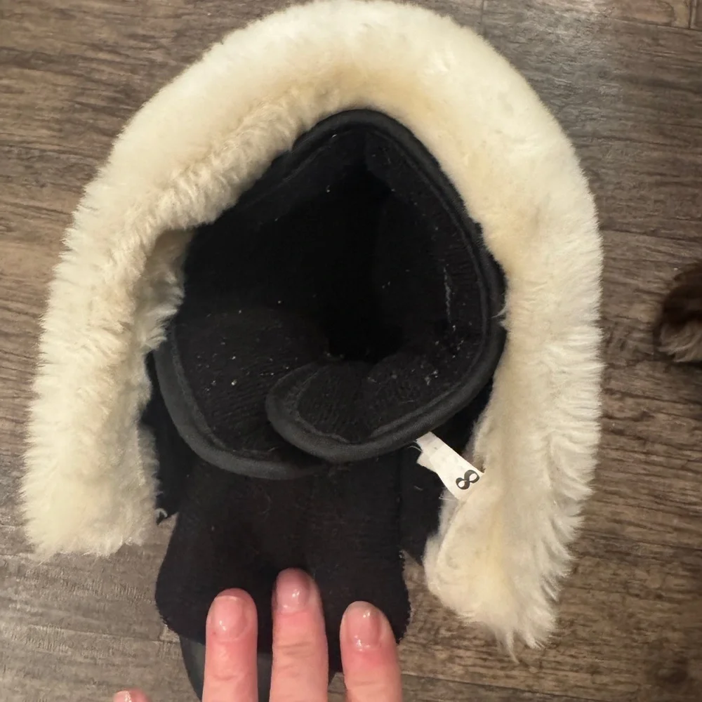Cozy lined Women's Ranger Winter Boots. Lace up size 8